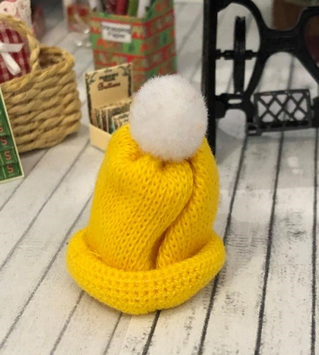 Knit hats - Miniature - Red, Green or Yellow