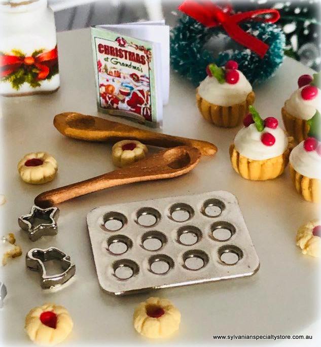 Dollhouse miniature baking tart tray pan metal