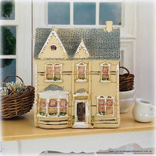 Miniature Lodge Dollhouse - 7 cm high - Miniature