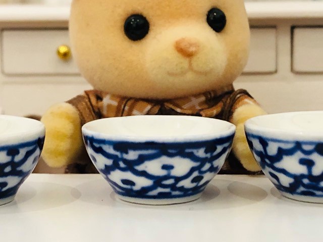 Sylvanian FAmilies bear and blue porridge bowl