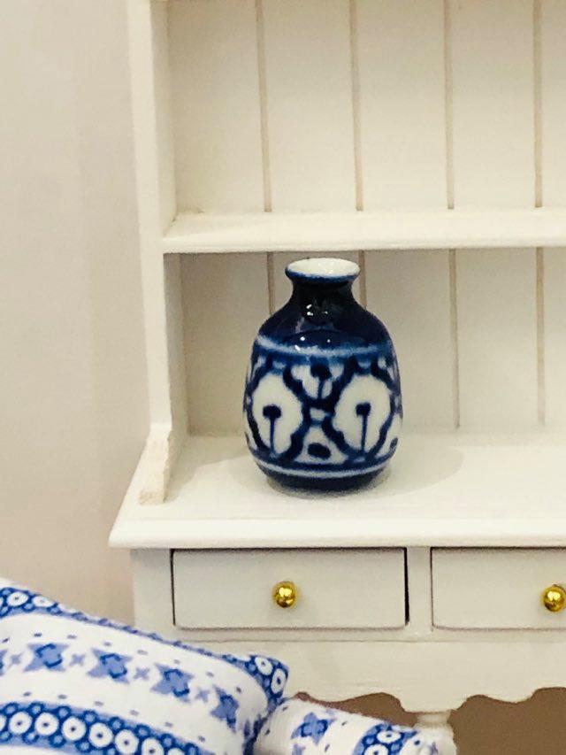 Blue White Patterned Vase - 2.5 cm high