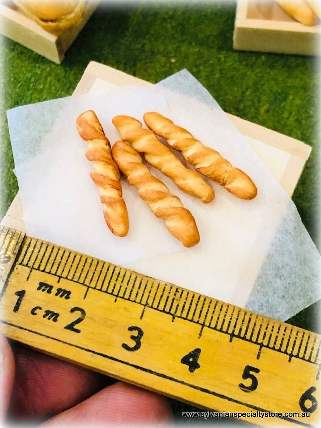 Bread Twists x 4 - Length 3cm - Miniature