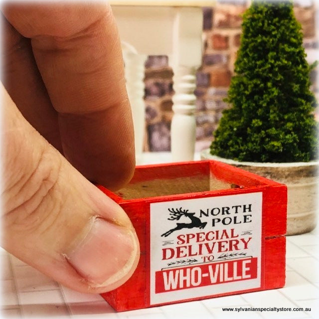 Delivery to Whoville Crate - 4 cm-  Miniature