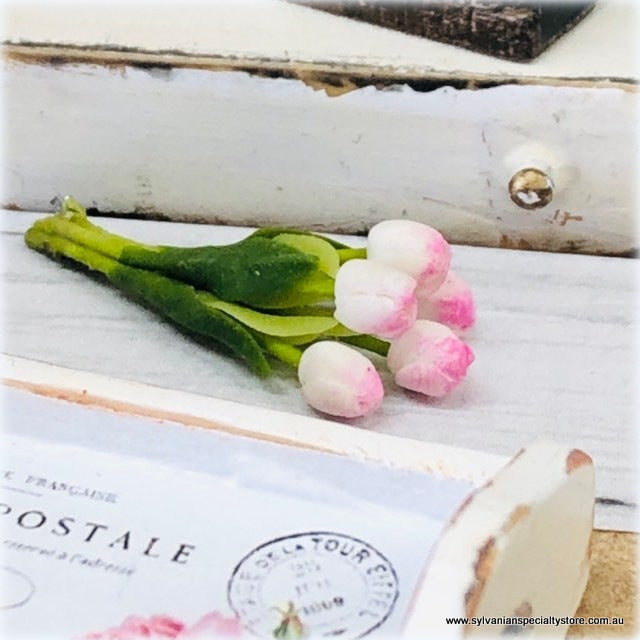 Dollhouse miniature bunch tulips pale pink