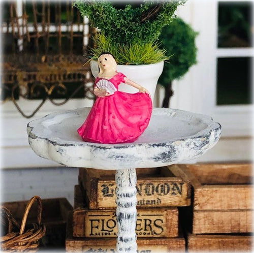 Dollhouse ornament figurine 2 cm pink lady dancing
