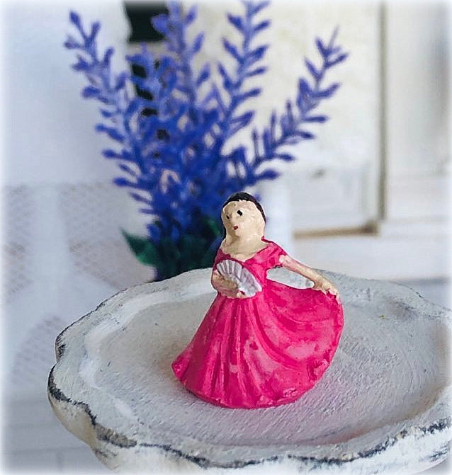 Dollhouse ornament figurine 2 cm pink lady dancing