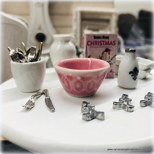 Dollhouse farmhouse baking bowl pink