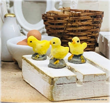 Dollhouse miniature chick hen figurines