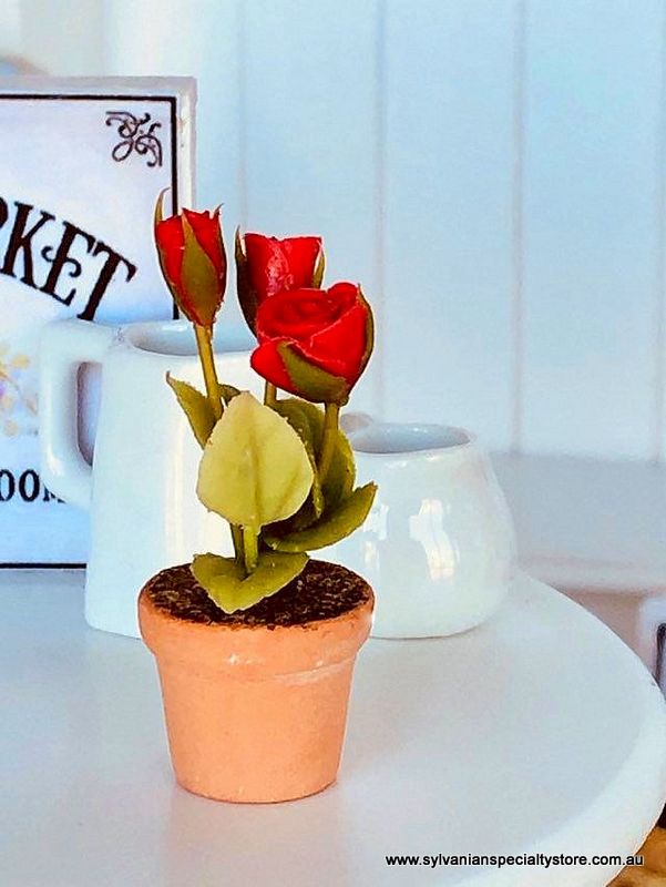 Dollhouse accessory red roses