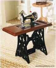 Sewing Machine Black/Wood - Miniature
