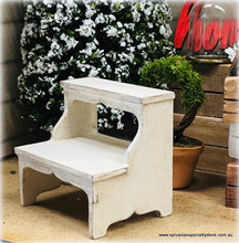 Step Stool - Wooden aged white - 5 cm high - Miniature
