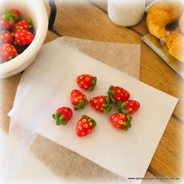Strawberries x 8 - Miniature