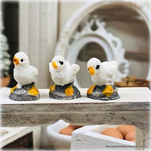 Dollhouse miniature chick figurines poultry hens
