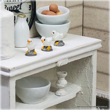 Dollhouse miniature chick figurines poultry hens