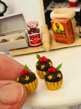Christmas Cup Cakes x 3 - Stars and Holly - Miniature