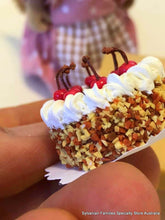 Cake Miniature - Cherries on top