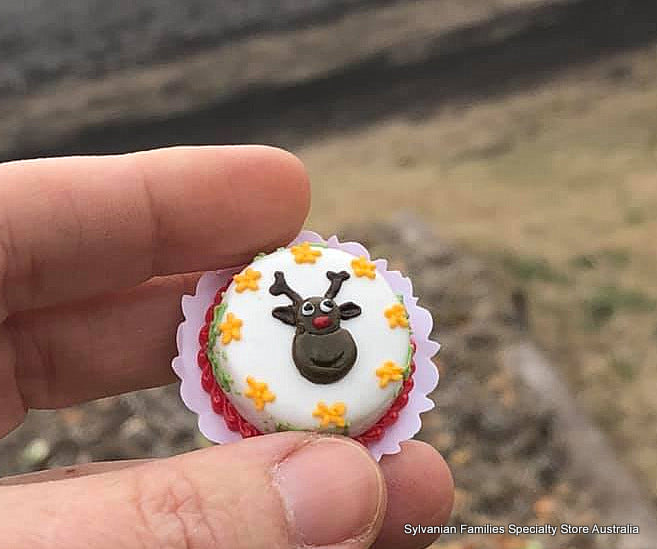 Christmas Cake Miniature - Reindeer theme