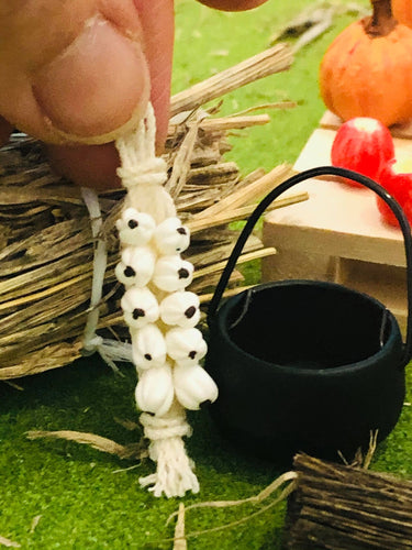 Dollshouse miniature string of garlic