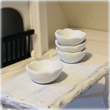 Dollhouse miniature scalloped edge bowls crockery 