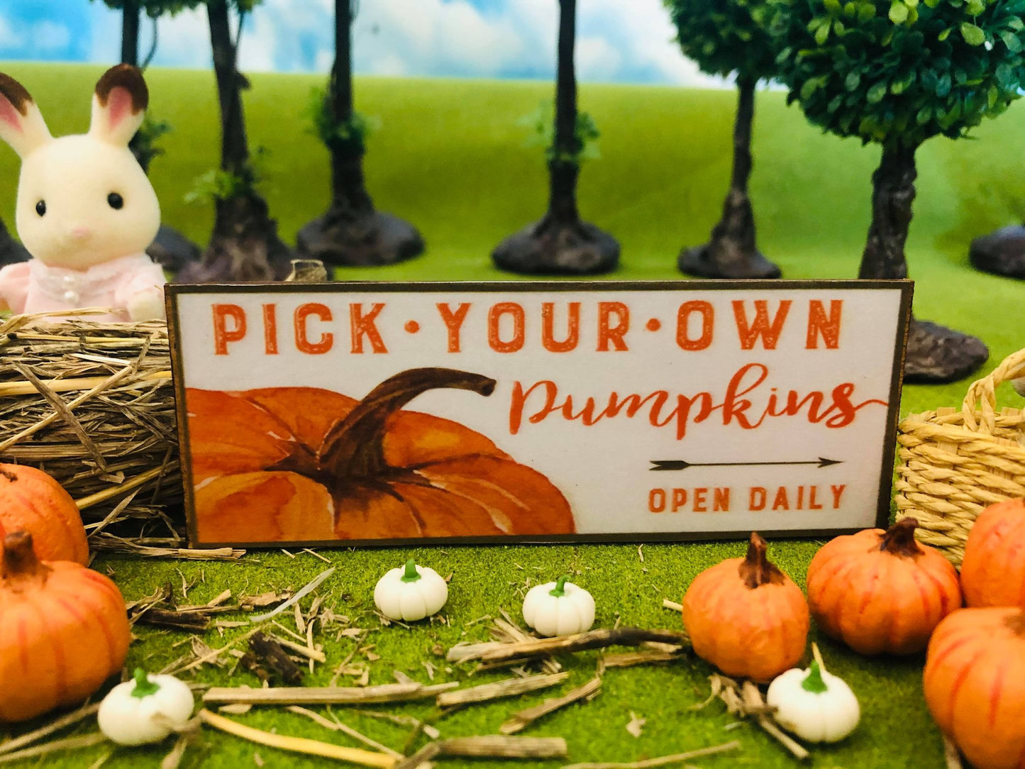 dollshouse miniature pumpkin sign market Sylvanian rabbit