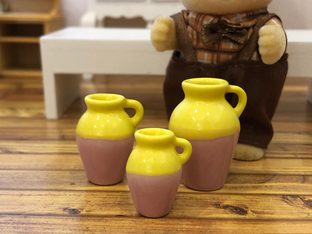 Dollshouse vases yellow pink tone