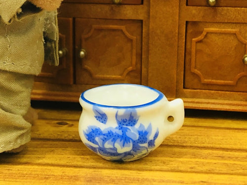 dollhouse minature blue white potty chamberpot