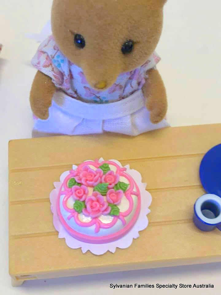 Miniature Dollshouse cake pink roses suitable for Sylvanian Families