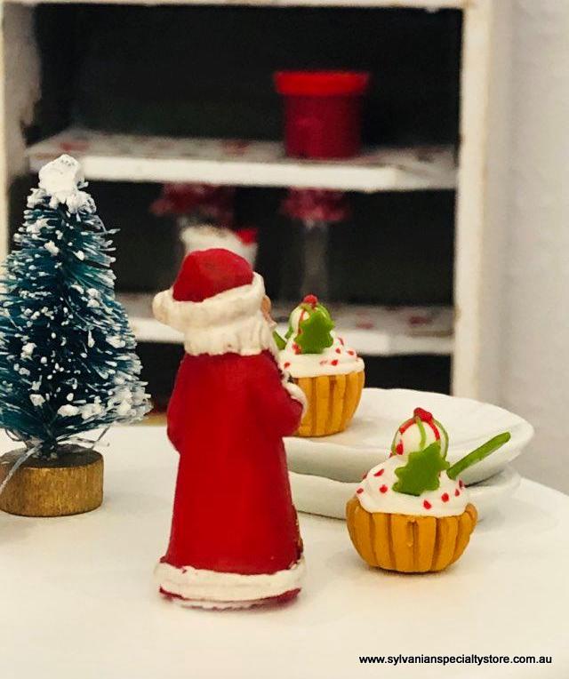 Reutter Porcelain Santa figure - 3 cm high - Miniature