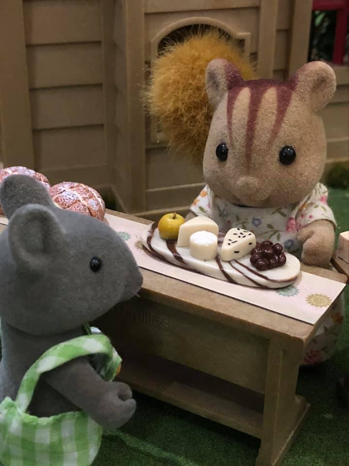 Sylvanian FAmilies admiring cheese