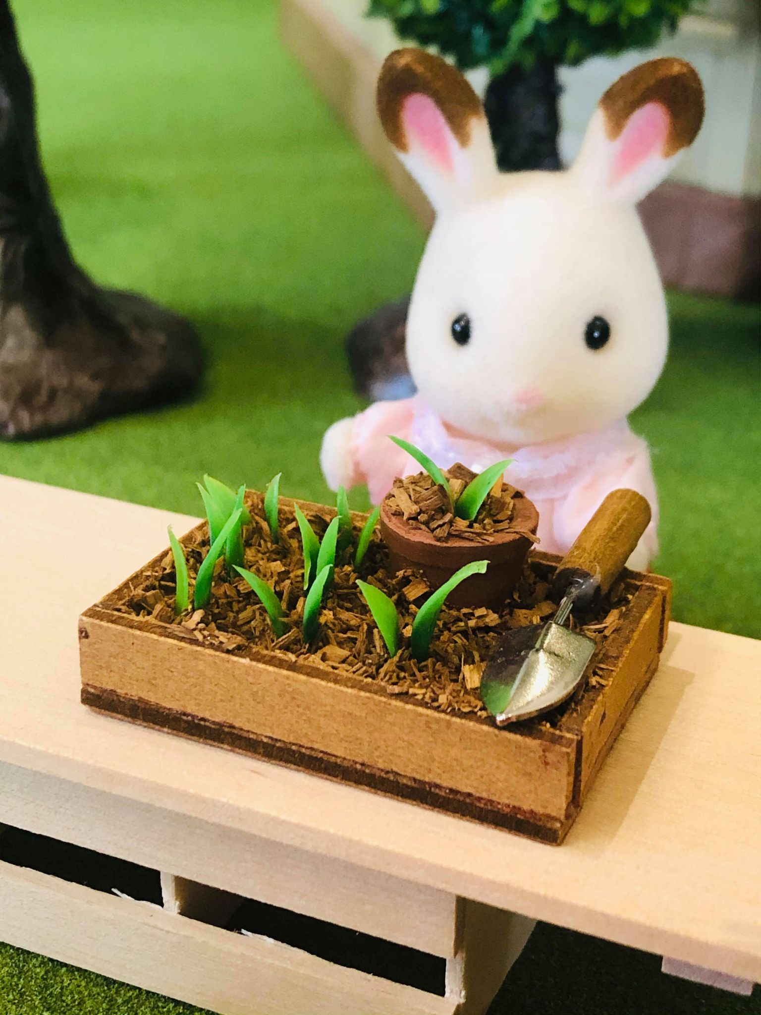 Sylvanian Familes gardening pot plant accessories