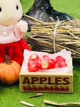 Apple Crate with 8 x apples - Miniature