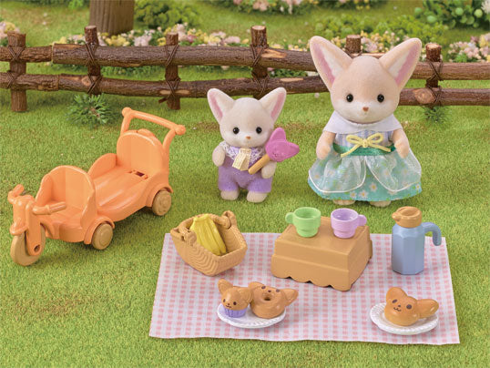 Sylvanian Families Sunny Picnic Set with Fennec Foxes