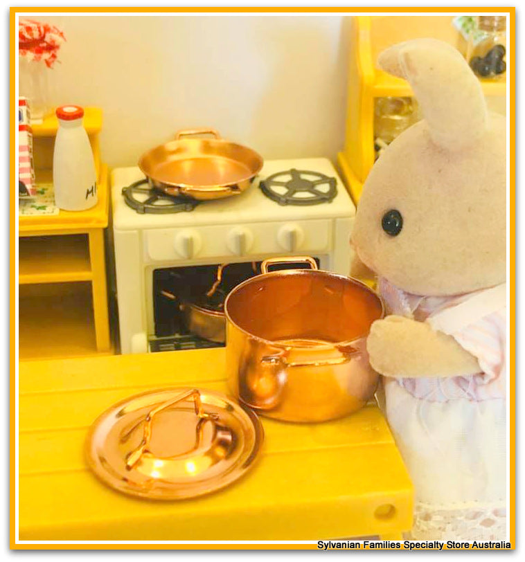 Sylvanian Families rabbit cooking casserole