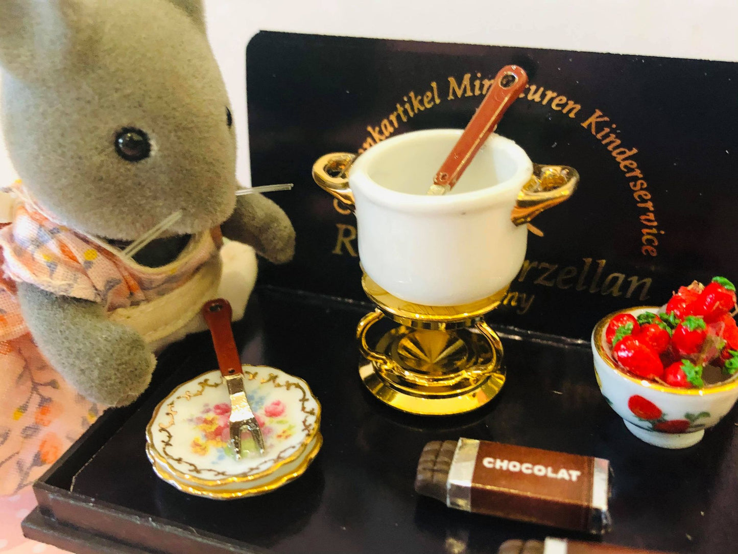 Sylvanian FAmilies Mouse and Chocolate Fondue