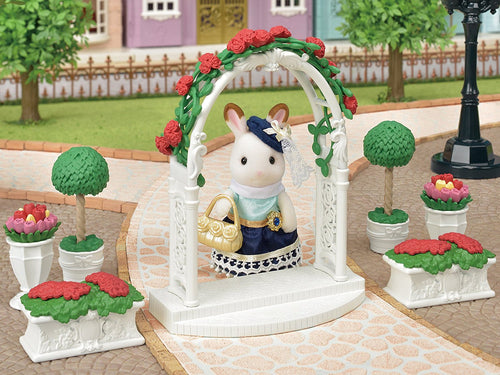 Sylvanian Families Floral Archway and Topiary Garden Set