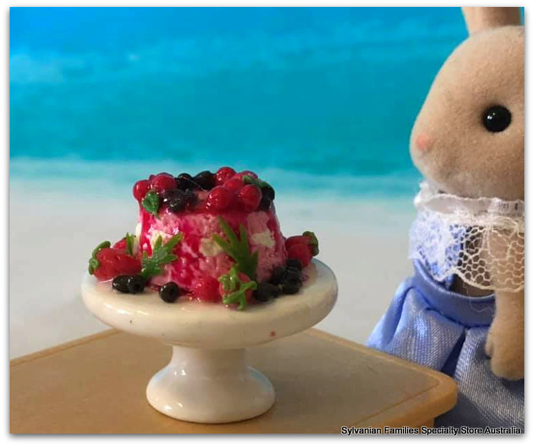 Dessert on a cake stand - Miniature