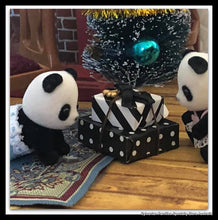 Sylvanian FAmilies Panda black and white gifts