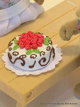 Cake Miniature - Roses and Scrolls
