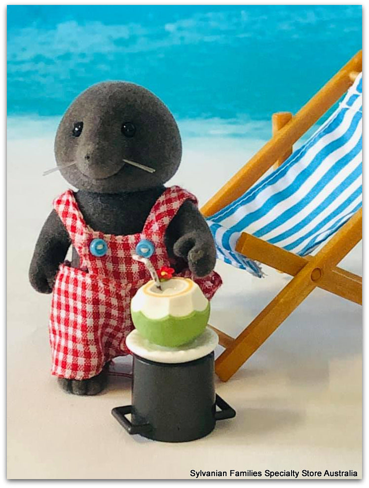 Sylvanian Families Mole family beach holiday coconut tropical