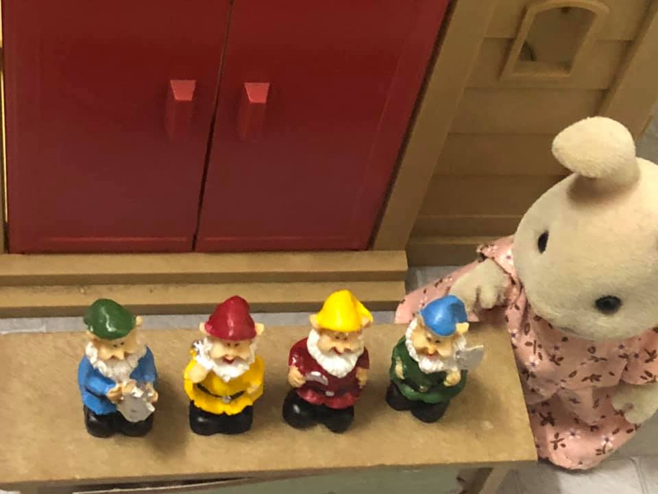 Garden Gnomes x 4 - miniature